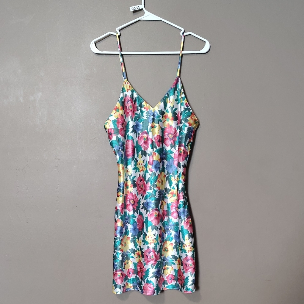 Erika Taylor Intimates Flowered Nightgown Size M